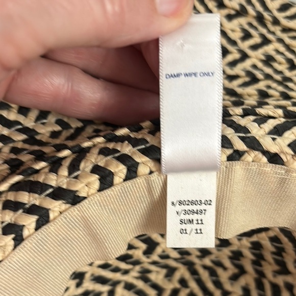 GAP Black and Cream Wide-Brimmed Hat - Picture 4 of 4